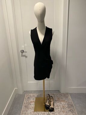 Lulu's Black Sleeveless V-Neck Mini Dress